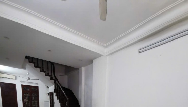 Cho thuê nhà Nguyên căn làm văn phòng  phố Nguyễn Cảnh Dị -  Đại kim - Hoàng Mai.